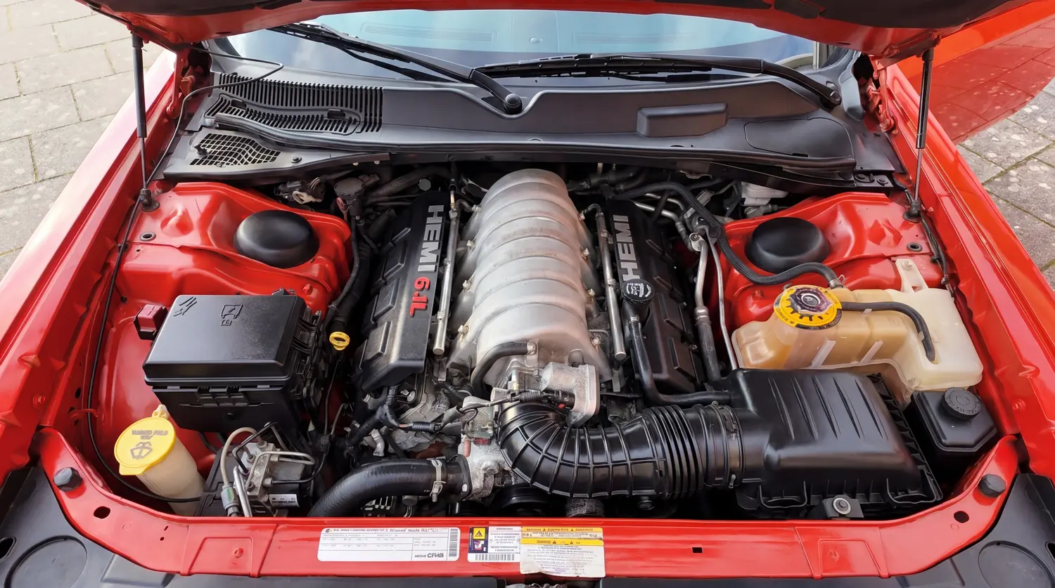 Dodge Challenger SRT8 6.1L V8 432PK — foto 5