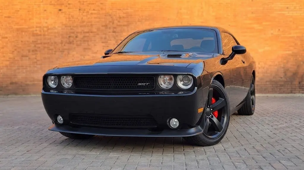 Dodge Challenger SRT 6.1L V8