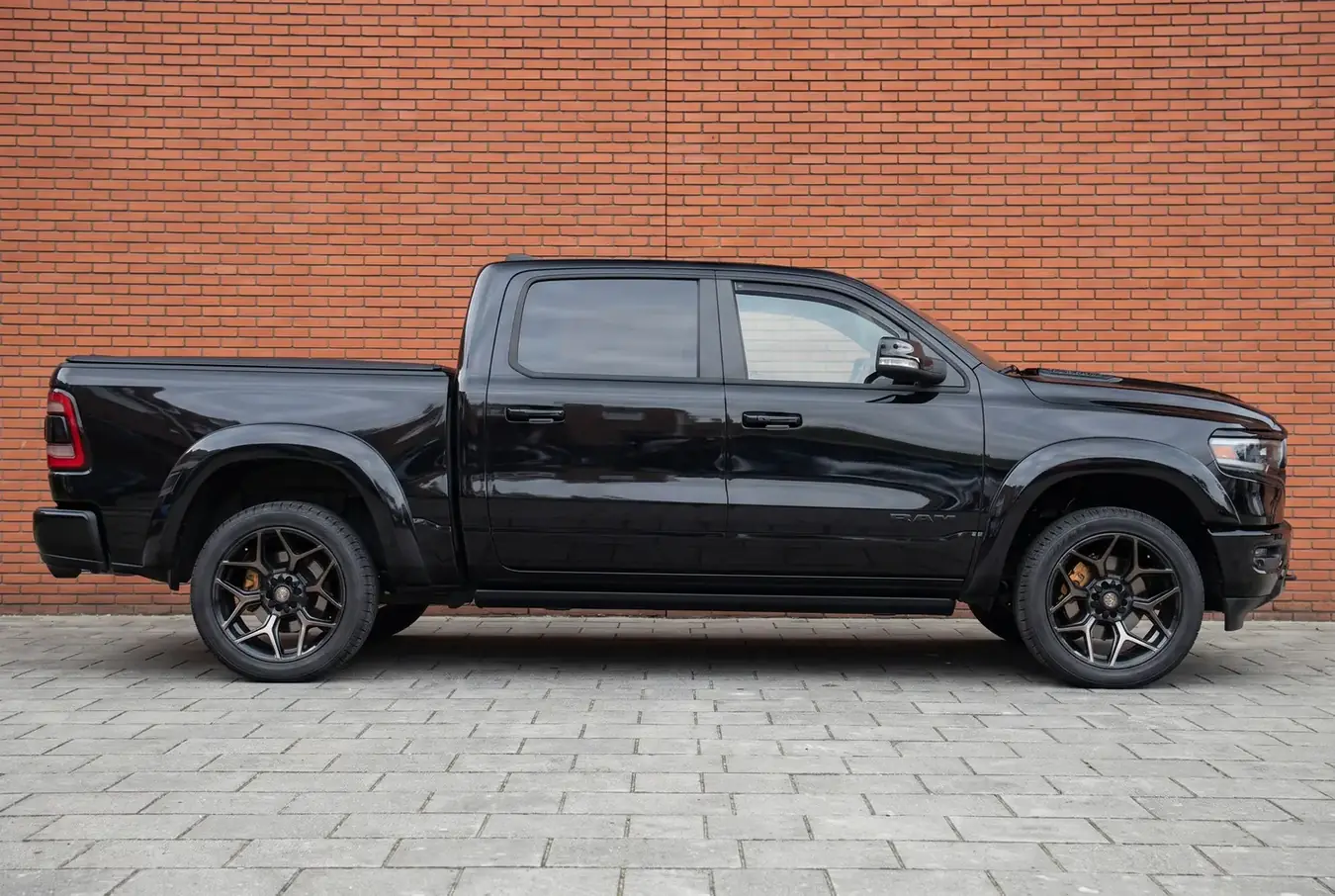 Dodge RAM 1500 5.7 V8 Limited Night Edition — foto 4