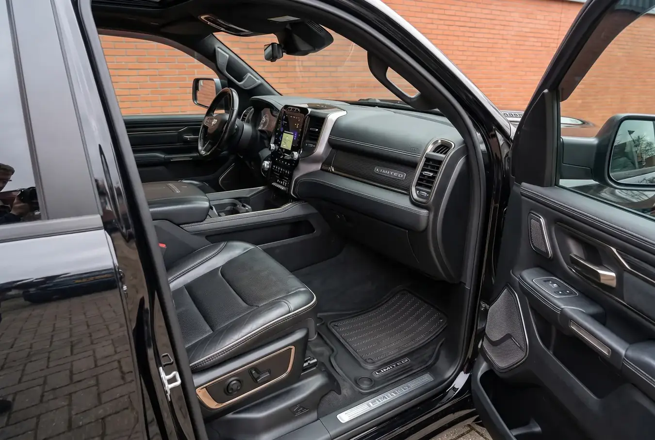 Dodge RAM 1500 5.7 V8 Limited Night Edition — foto 8