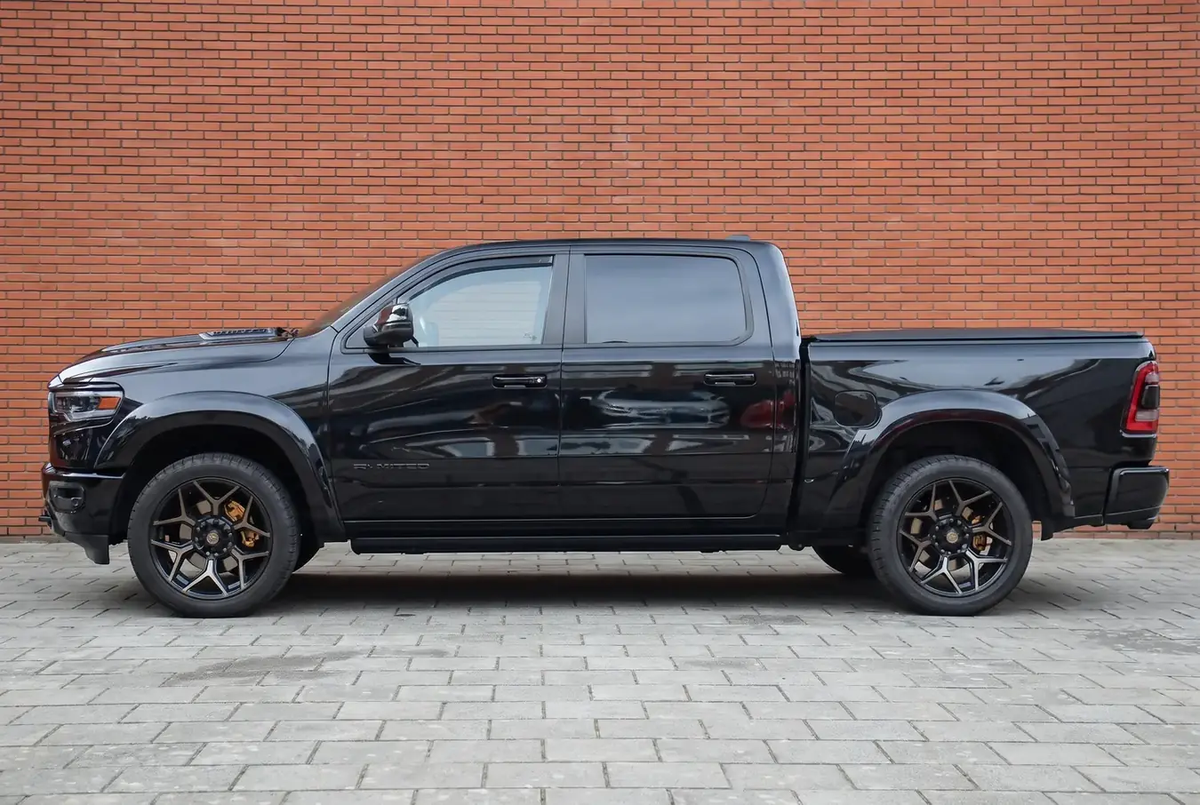 Dodge RAM 1500 5.7 V8 Limited Night Edition — foto 5