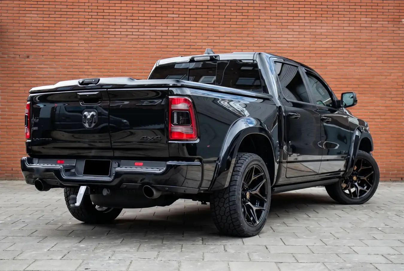 Dodge RAM 1500 5.7 V8 Limited Night Edition — foto 3