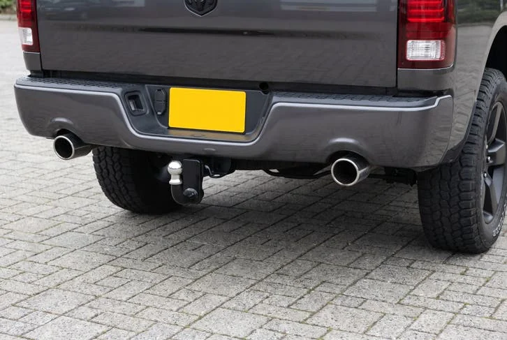 Dodge RAM 1500 Sport 5.7 V8 HEMI &mdash; achterbumper, dubbele uitlaat en trekhaak