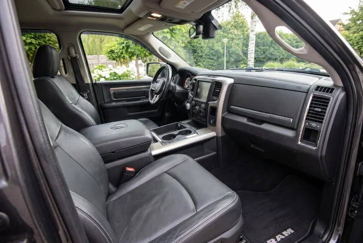 Dodge RAM 1500 Sport 5.7 V8 HEMI &mdash; interieur cockpit